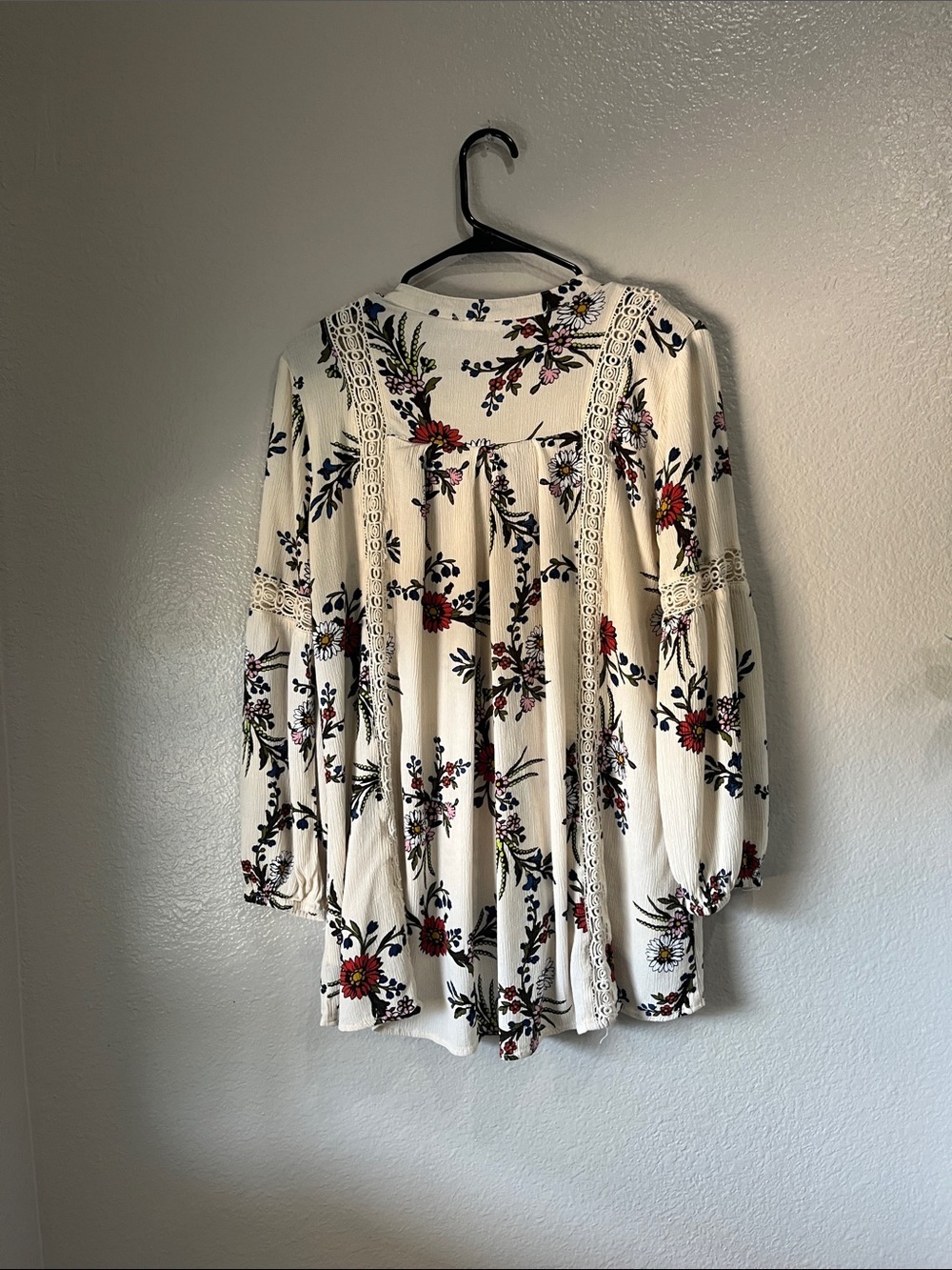 Blu Pepper Ivory Floral Lace-Trim Tunic Sz M Boho Cottage Core Flowy Vacay - Picture 7 of 8